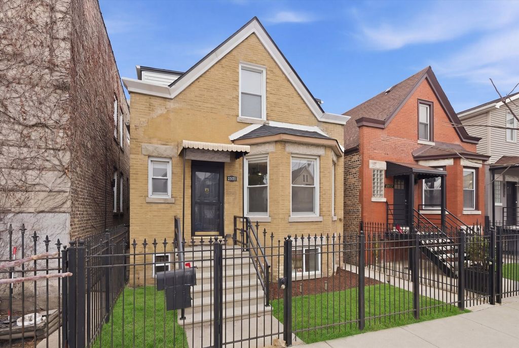 2721 N Western Avenue, Chicago, IL 60647