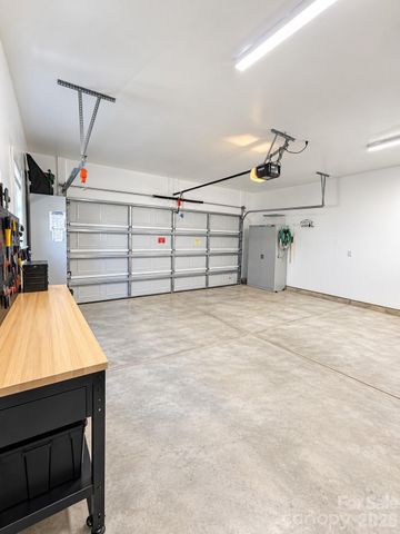 3865 Maxwell Henry Lane NW, Conover, NC 28613