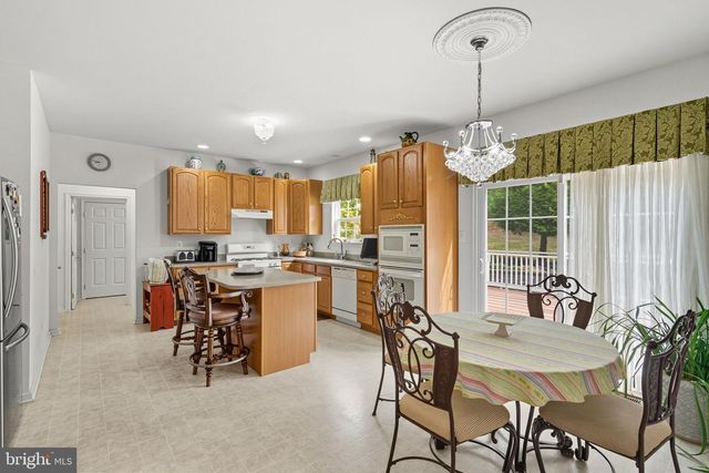 106 DAFFODIL DR, East Stroudsburg, PA 18301