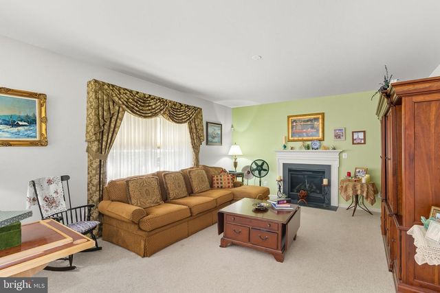 106 DAFFODIL DR, East Stroudsburg, PA 18301