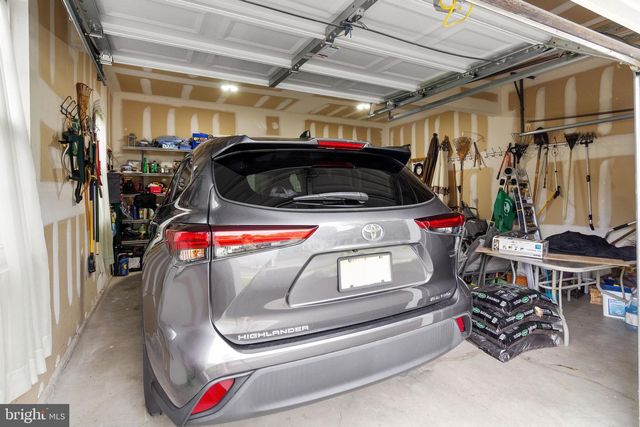 106 DAFFODIL DR, East Stroudsburg, PA 18301