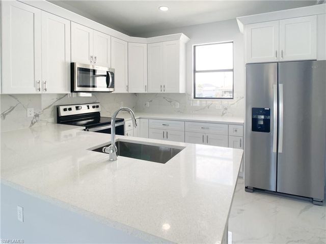 2005 SW 2nd TER, Cape Coral, FL 33991