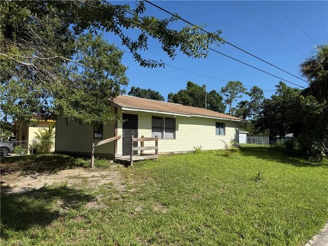 406 San Diego ST, North Fort Myers, FL 33903