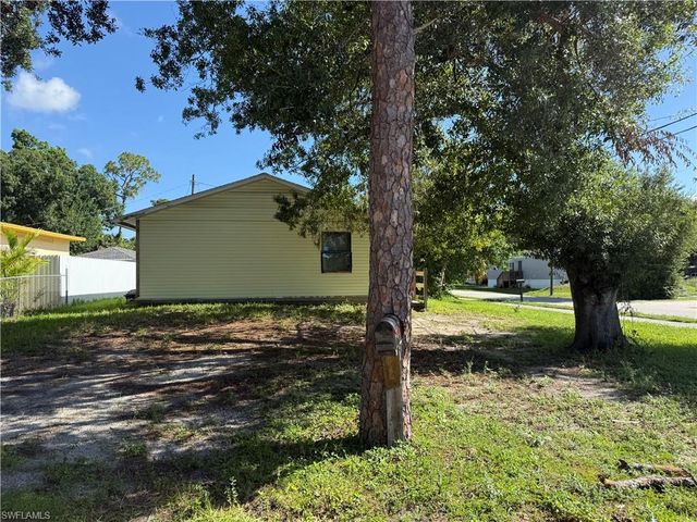 406 San Diego ST, North Fort Myers, FL 33903