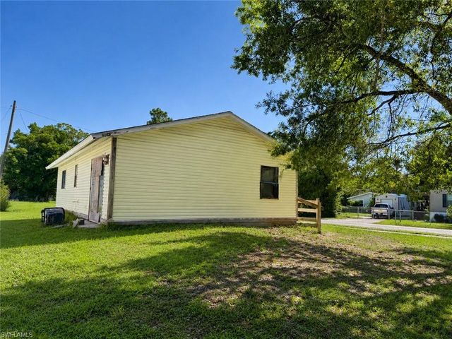 406 San Diego ST, North Fort Myers, FL 33903