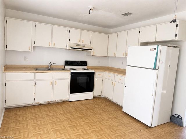 406 San Diego ST, North Fort Myers, FL 33903