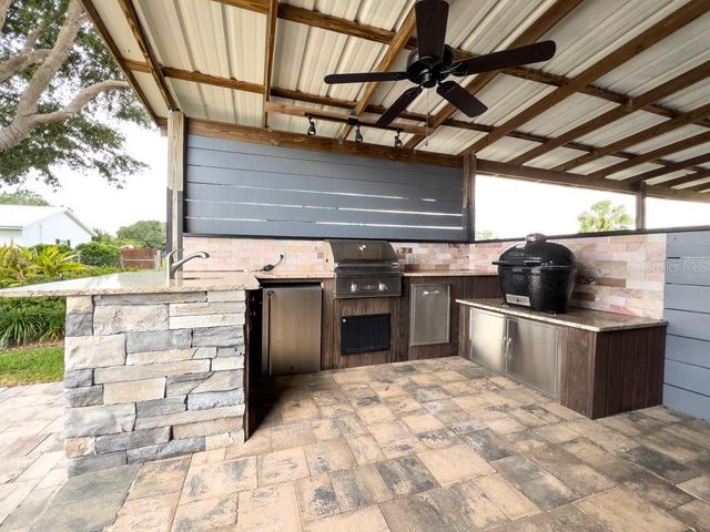 812 JAMESON ROAD, Lithia, FL 33547