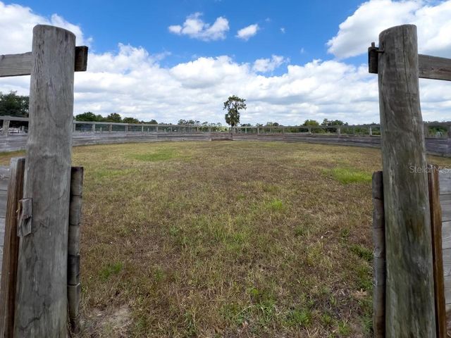 812 JAMESON ROAD, Lithia, FL 33547