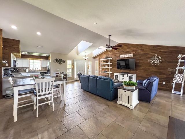 812 JAMESON ROAD, Lithia, FL 33547