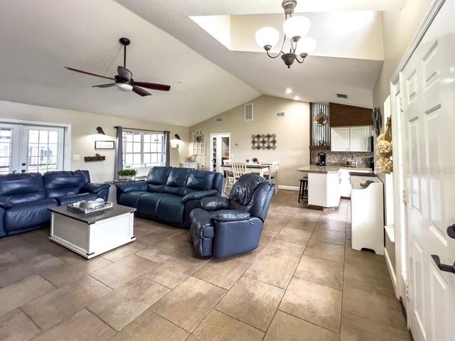812 JAMESON ROAD, Lithia, FL 33547