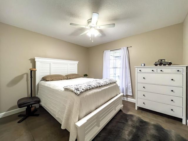 812 JAMESON ROAD, Lithia, FL 33547