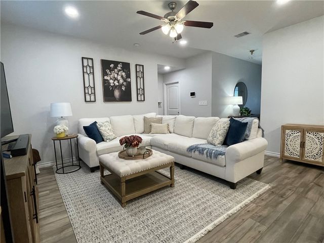 7906 Pruet Dr, Corpus Christi, TX 78414