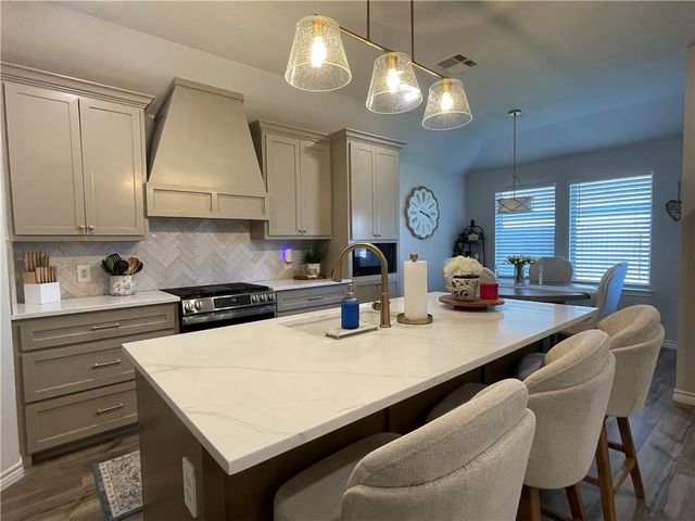 7906 Pruet Dr, Corpus Christi, TX 78414