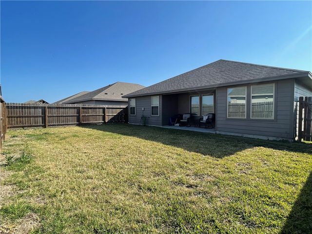 7906 Pruet Dr, Corpus Christi, TX 78414