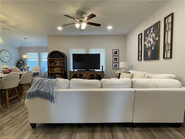 7906 Pruet Dr, Corpus Christi, TX 78414