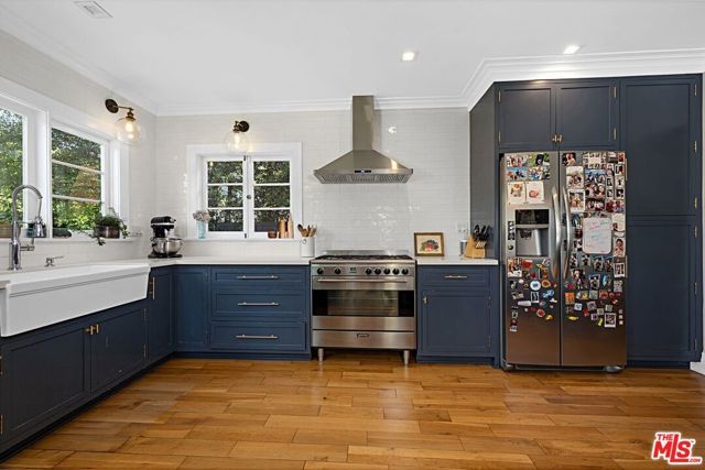 379 N Ridgewood Place, Los Angeles, CA 90004