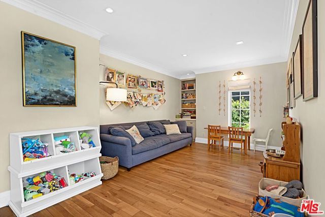379 N Ridgewood Place, Los Angeles, CA 90004