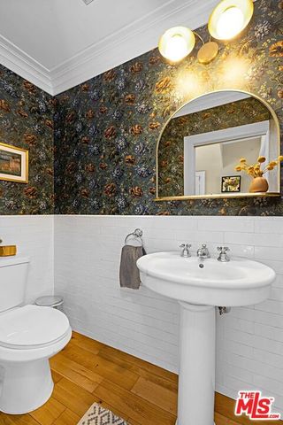 379 N Ridgewood Place, Los Angeles, CA 90004