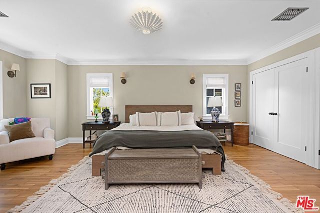 379 N Ridgewood Place, Los Angeles, CA 90004