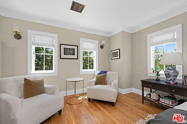 379 N Ridgewood Place, Los Angeles, CA 90004
