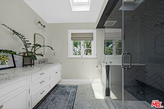 379 N Ridgewood Place, Los Angeles, CA 90004
