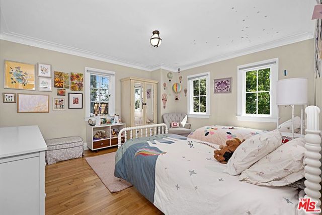 379 N Ridgewood Place, Los Angeles, CA 90004