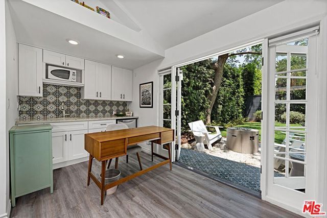 379 N Ridgewood Place, Los Angeles, CA 90004