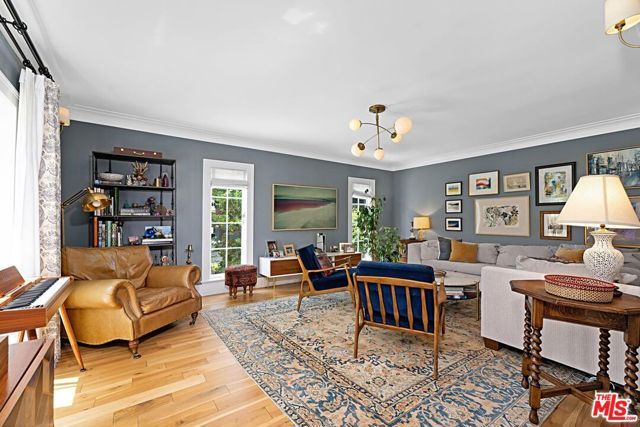 379 N Ridgewood Place, Los Angeles, CA 90004