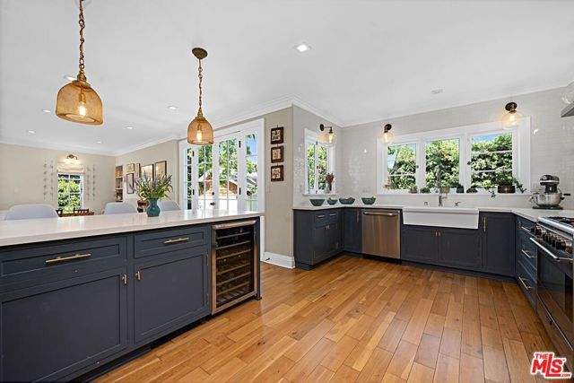 379 N Ridgewood Place, Los Angeles, CA 90004