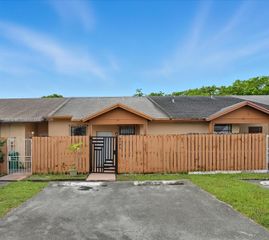 6726 NW 188th Ter, Hialeah, FL 33015