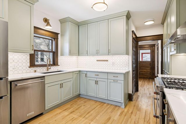 939 Linwood Avenue, Saint Paul, MN 55105