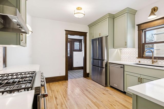 939 Linwood Avenue, Saint Paul, MN 55105