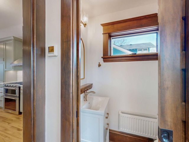 939 Linwood Avenue, Saint Paul, MN 55105