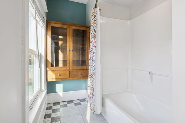 939 Linwood Avenue, Saint Paul, MN 55105