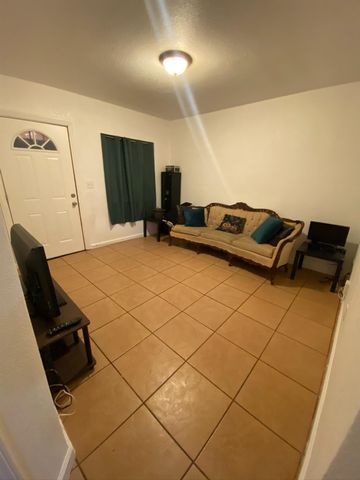 219 I St, Modesto, CA 95351