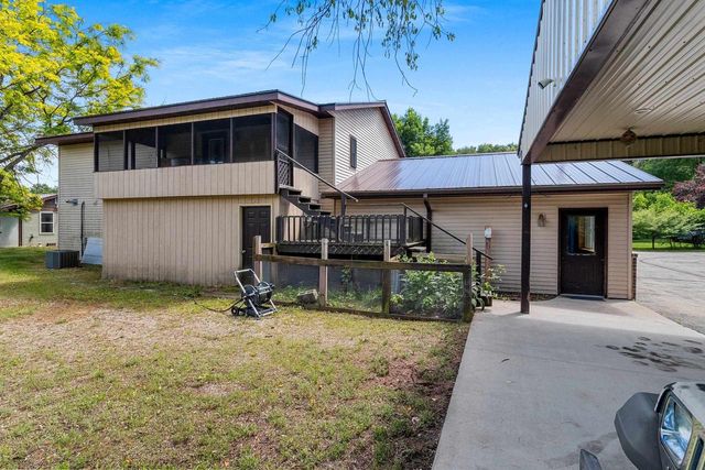 300 WATER STREET, Ogdensburg, WI 54962