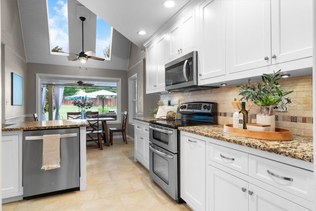 410 Simmons Road, Double Oak, TX 75077