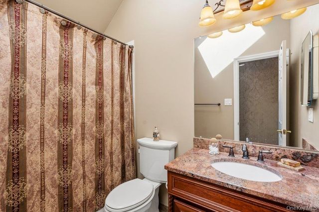 21 Seusing Boulevard, Ronkonkoma, NY 11779