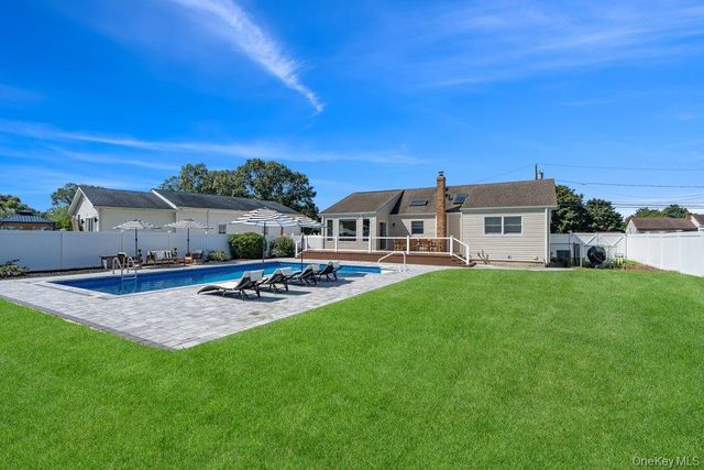 21 Seusing Boulevard, Ronkonkoma, NY 11779