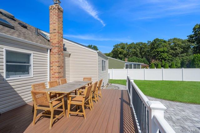 21 Seusing Boulevard, Ronkonkoma, NY 11779