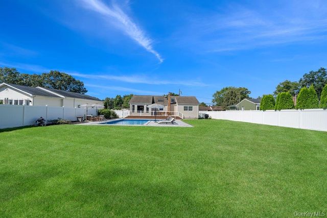 21 Seusing Boulevard, Ronkonkoma, NY 11779