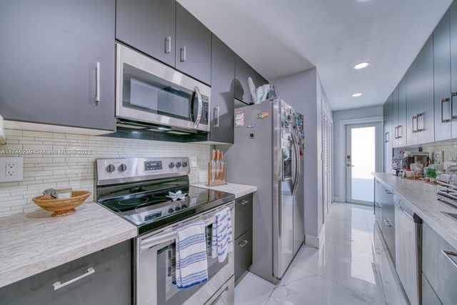 12620 SW 252nd Ter, Homestead, FL 33032