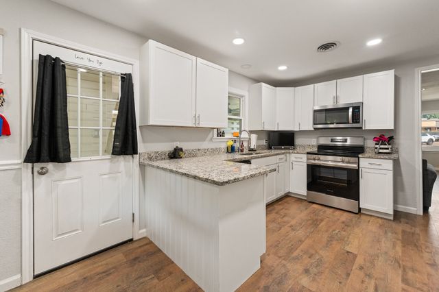 809 Phillips Street, Cleburne, TX 76033