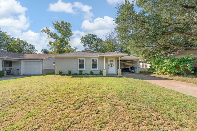 809 Phillips Street, Cleburne, TX 76033