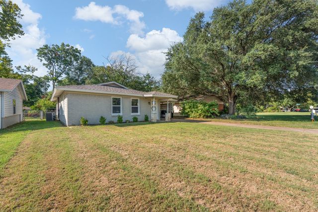 809 Phillips Street, Cleburne, TX 76033