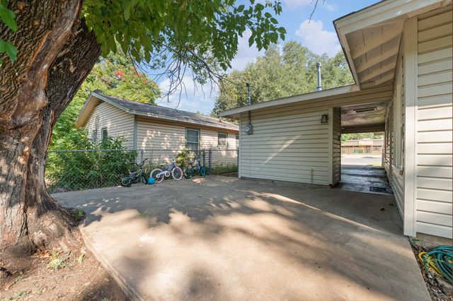809 Phillips Street, Cleburne, TX 76033