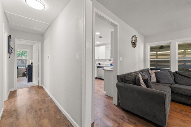 809 Phillips Street, Cleburne, TX 76033