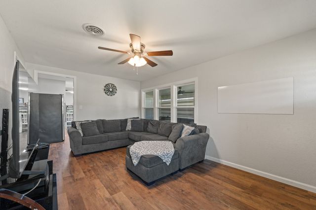 809 Phillips Street, Cleburne, TX 76033