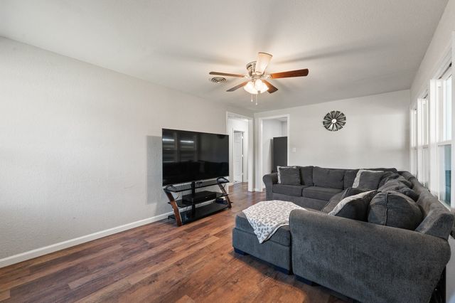 809 Phillips Street, Cleburne, TX 76033