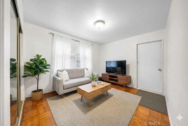 16738 Index, Granada Hills, CA 91344